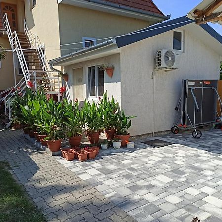 Aniko Apartmanhaz Balatonfoldvar Exterior photo