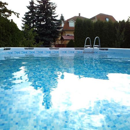 Aniko Apartmanhaz Balatonfoldvar Exterior photo
