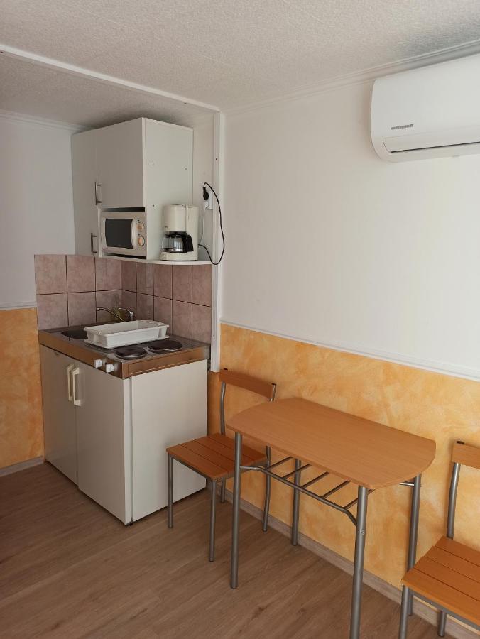 Aniko Apartmanhaz Balatonfoldvar Exterior photo
