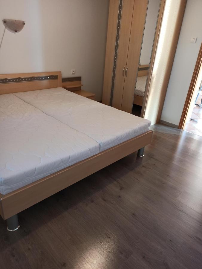 Aniko Apartmanhaz Balatonfoldvar Exterior photo