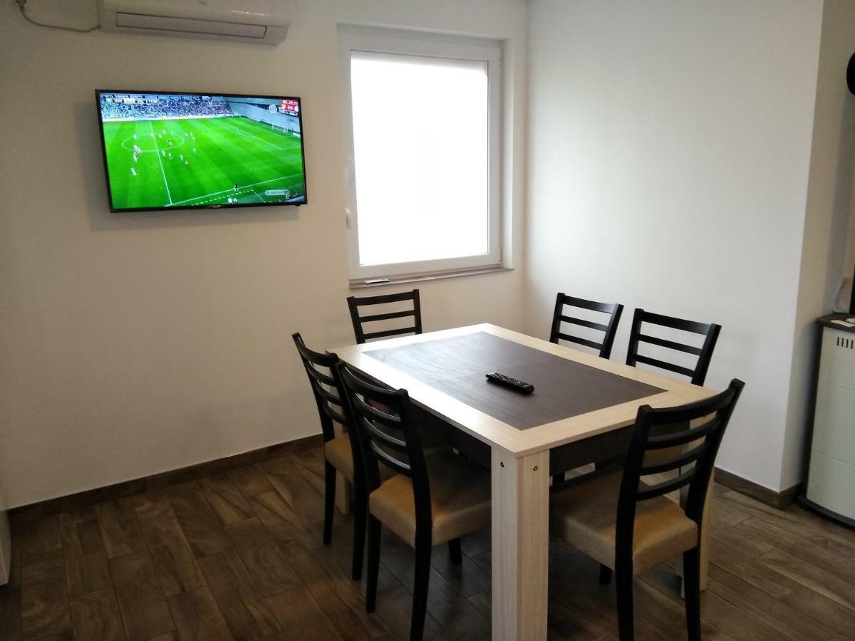 Aniko Apartmanhaz Balatonfoldvar Exterior photo