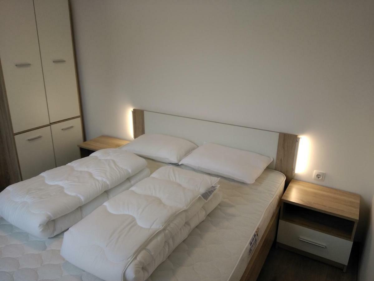 Aniko Apartmanhaz Balatonfoldvar Exterior photo